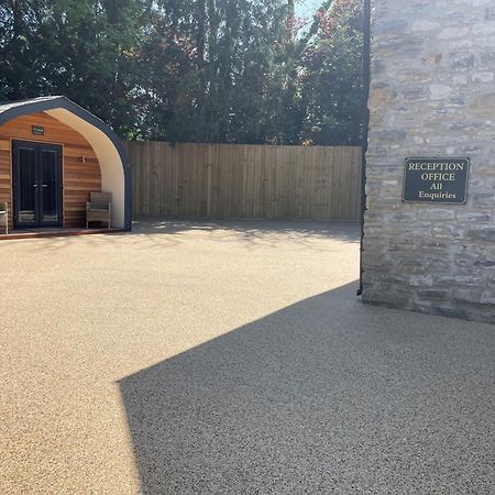 Pencoed House Estate Guest House Кардиф Екстериор снимка