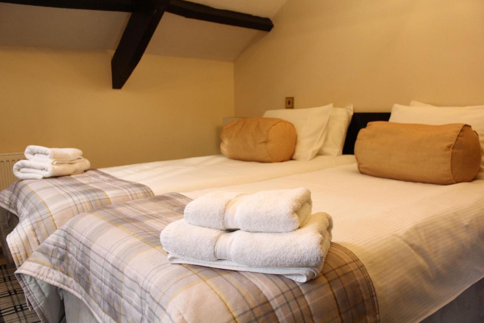 Pencoed House Estate Guest House Кардиф Екстериор снимка