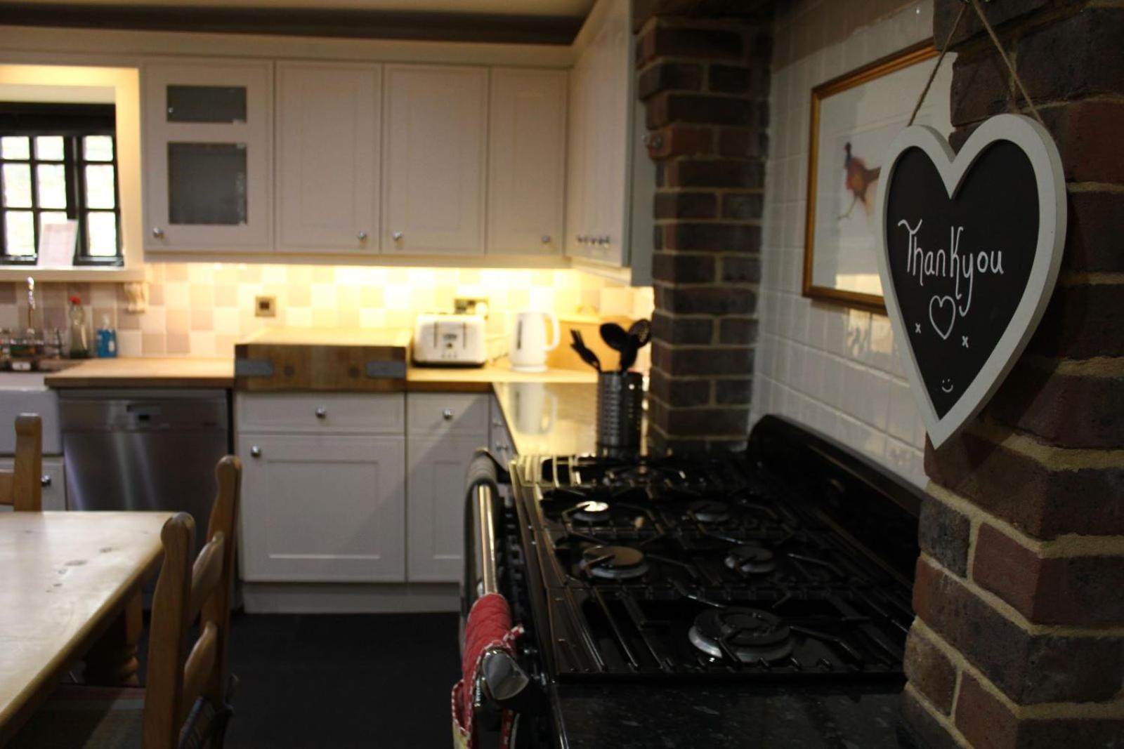 Pencoed House Estate Guest House Кардиф Екстериор снимка