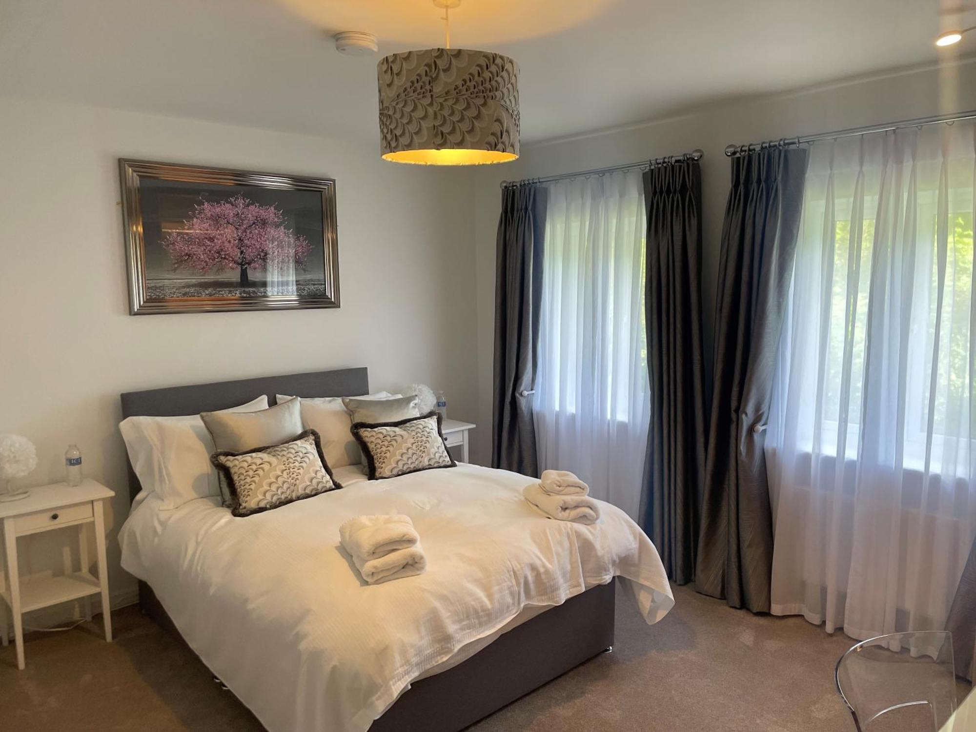 Pencoed House Estate Guest House Кардиф Екстериор снимка