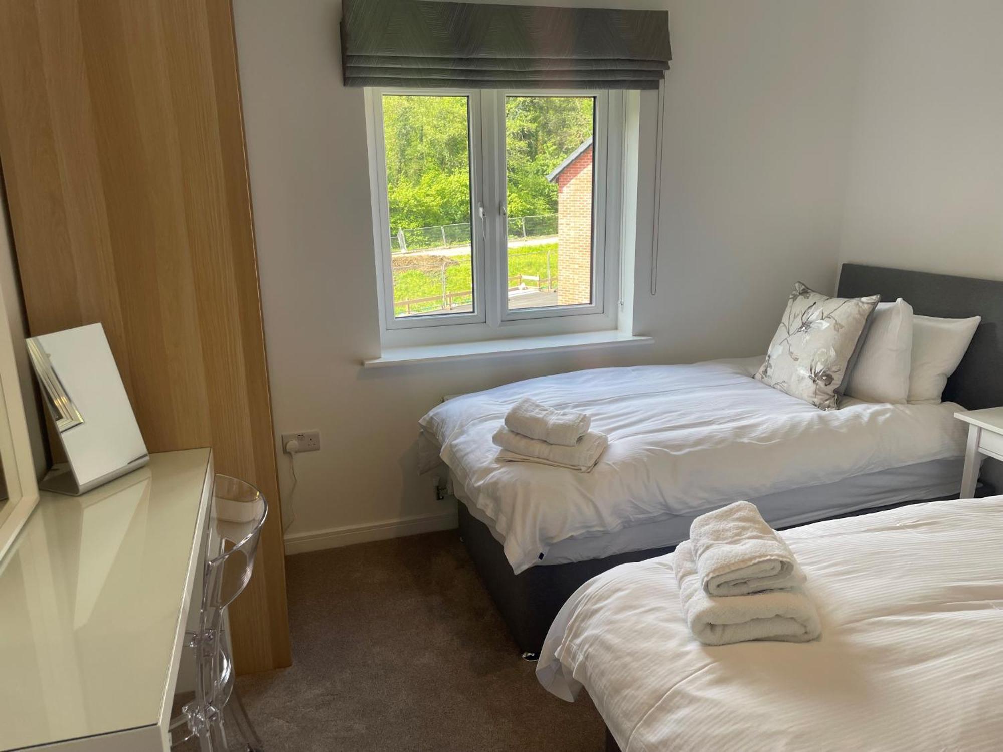 Pencoed House Estate Guest House Кардиф Екстериор снимка