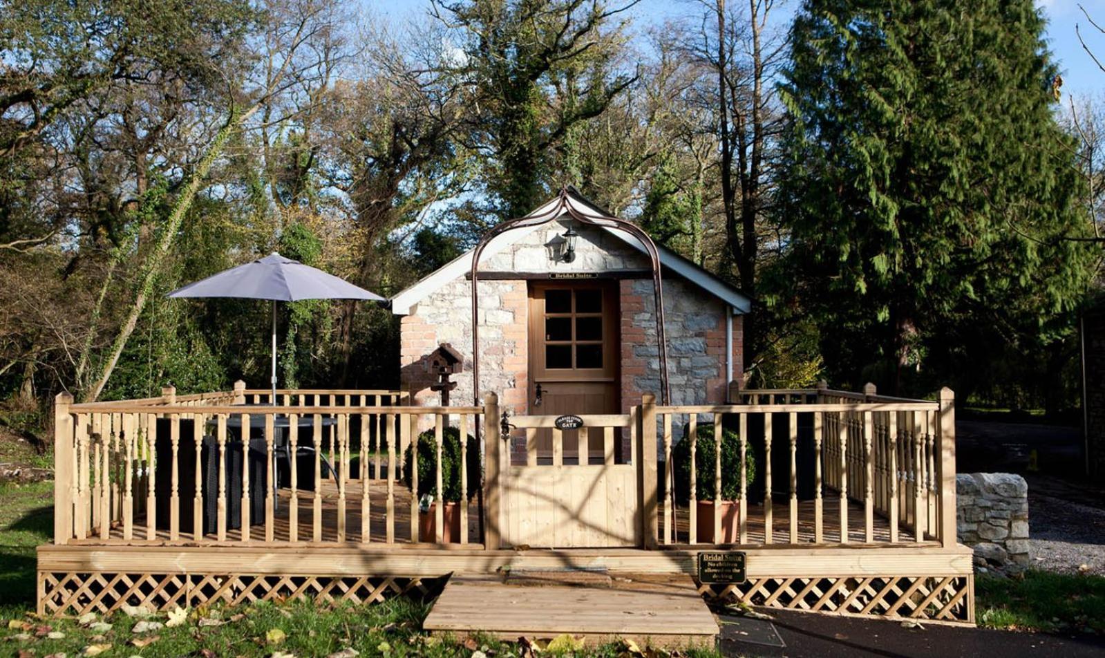 Pencoed House Estate Guest House Кардиф Екстериор снимка
