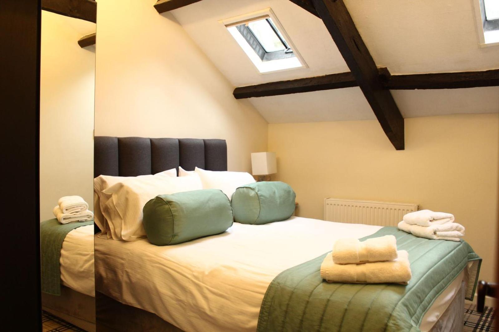 Pencoed House Estate Guest House Кардиф Екстериор снимка