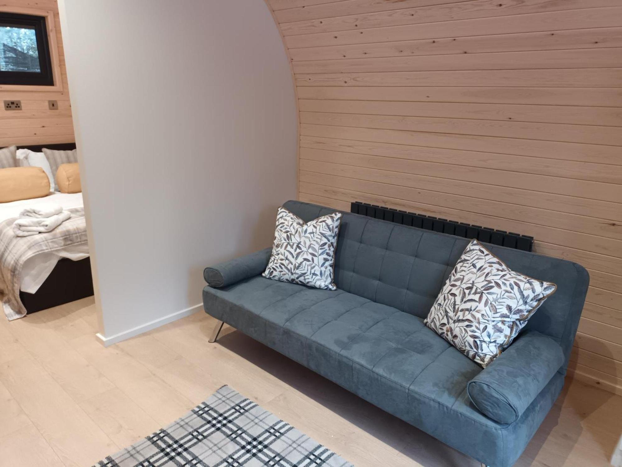 Pencoed House Estate Guest House Кардиф Екстериор снимка