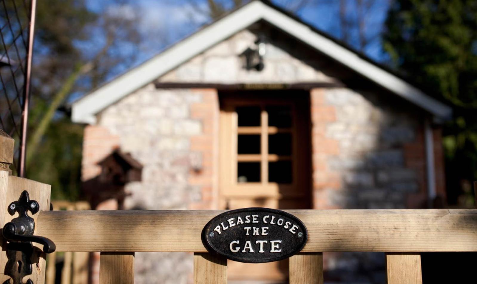 Pencoed House Estate Guest House Кардиф Екстериор снимка
