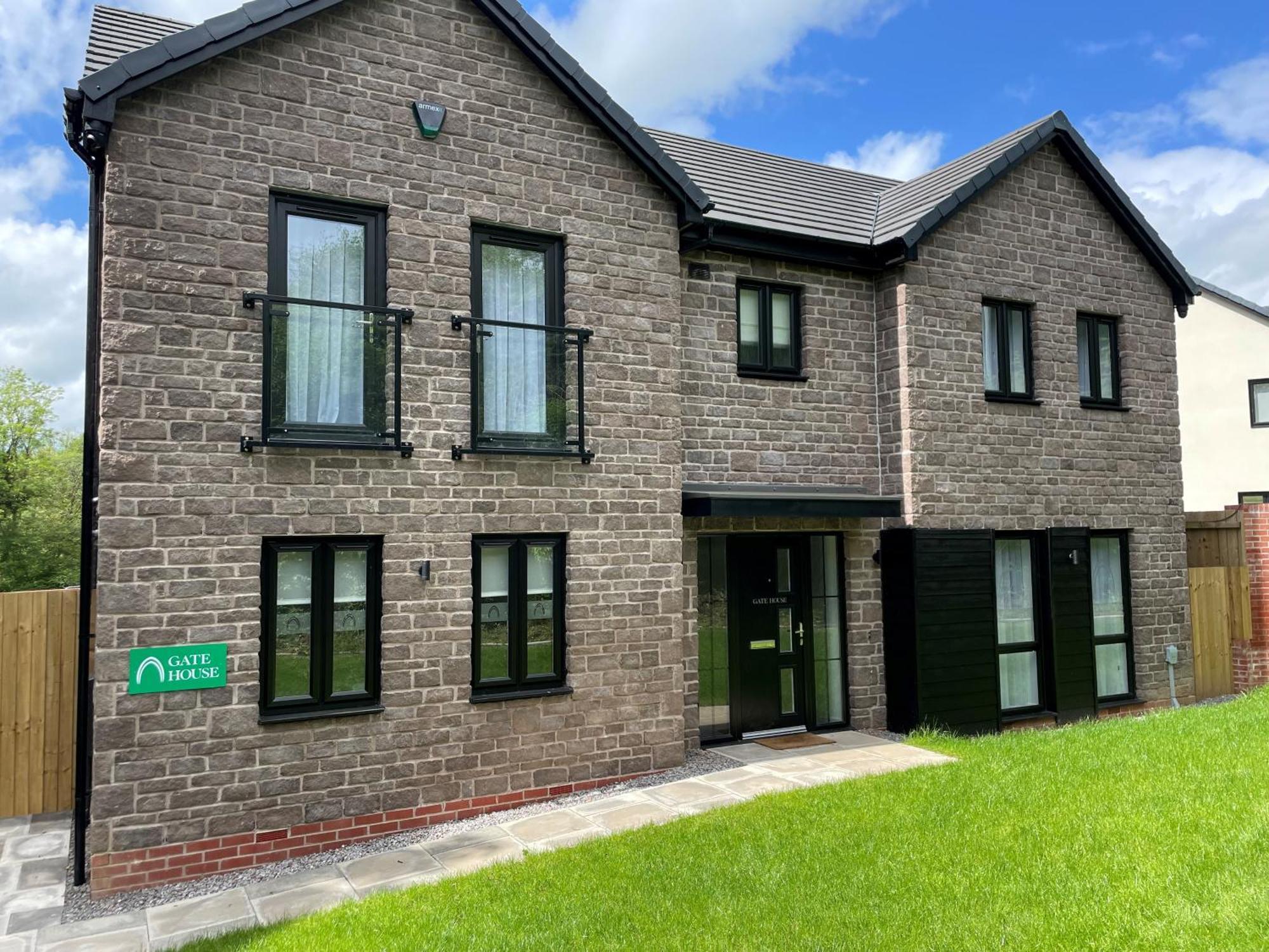 Pencoed House Estate Guest House Кардиф Екстериор снимка