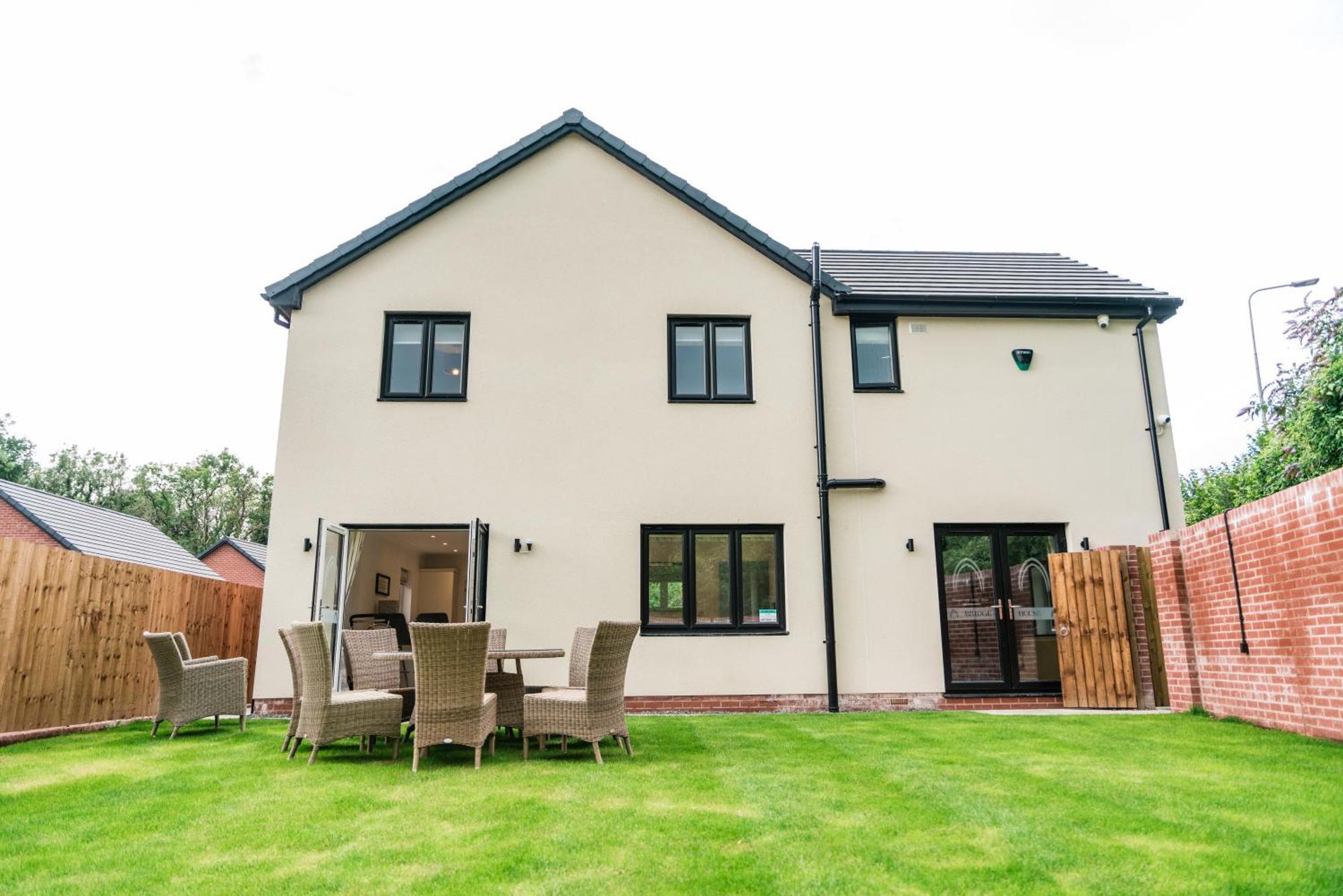 Pencoed House Estate Guest House Кардиф Екстериор снимка
