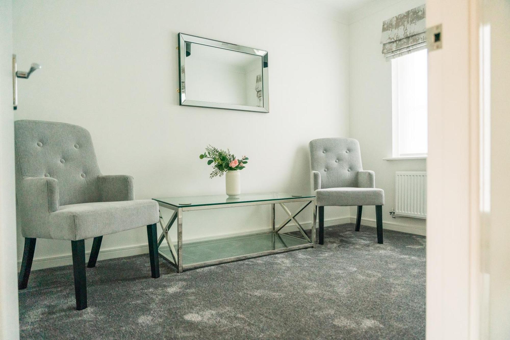 Pencoed House Estate Guest House Кардиф Екстериор снимка