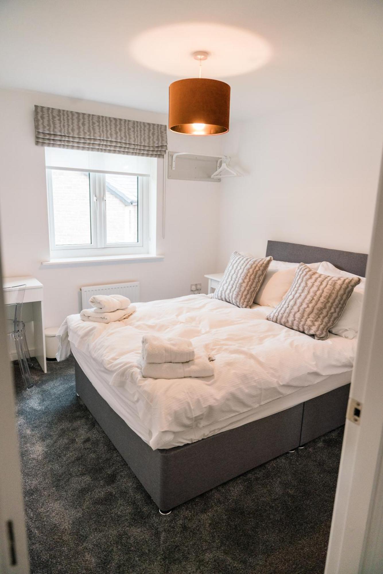 Pencoed House Estate Guest House Кардиф Екстериор снимка