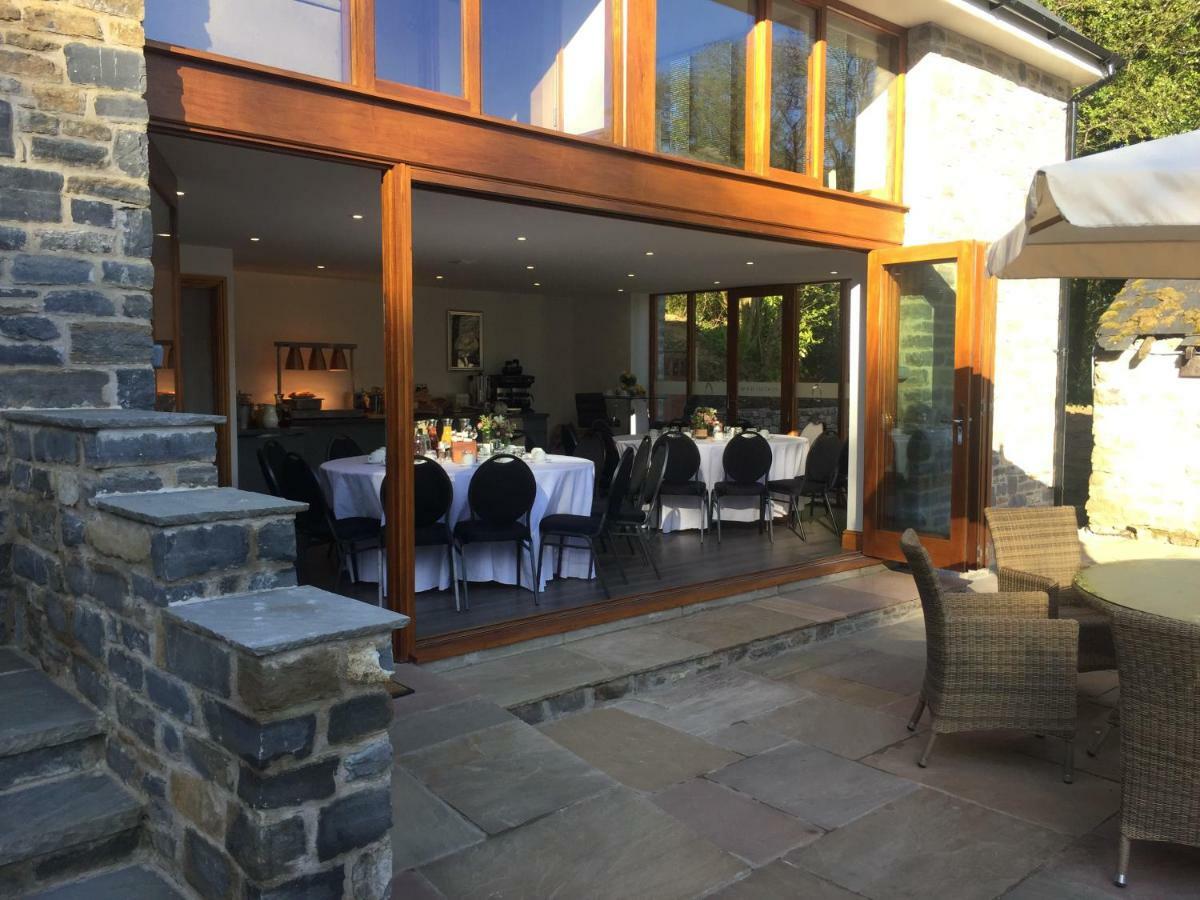 Pencoed House Estate Guest House Кардиф Екстериор снимка