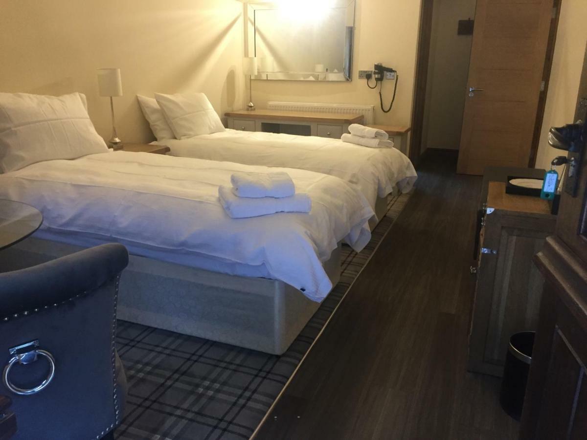 Pencoed House Estate Guest House Кардиф Екстериор снимка