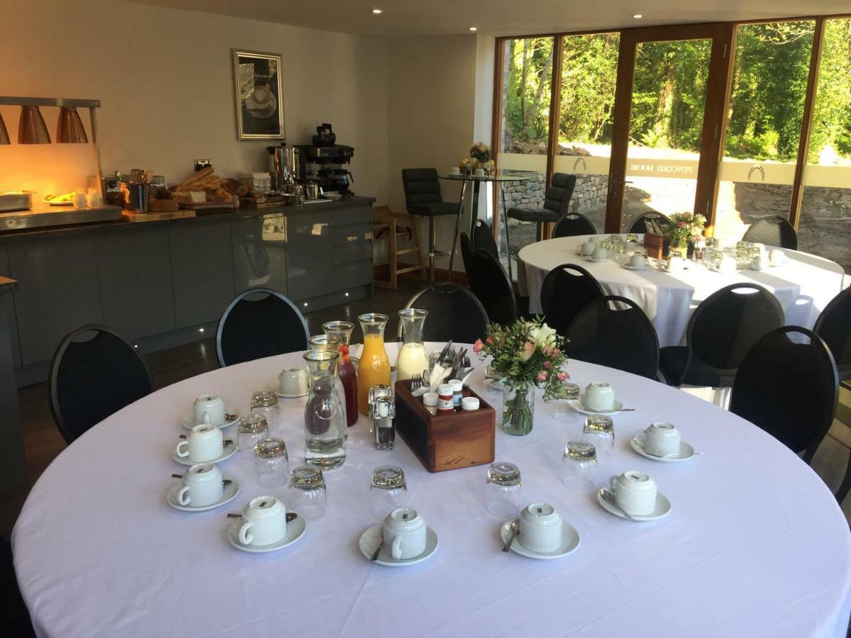 Pencoed House Estate Guest House Кардиф Екстериор снимка
