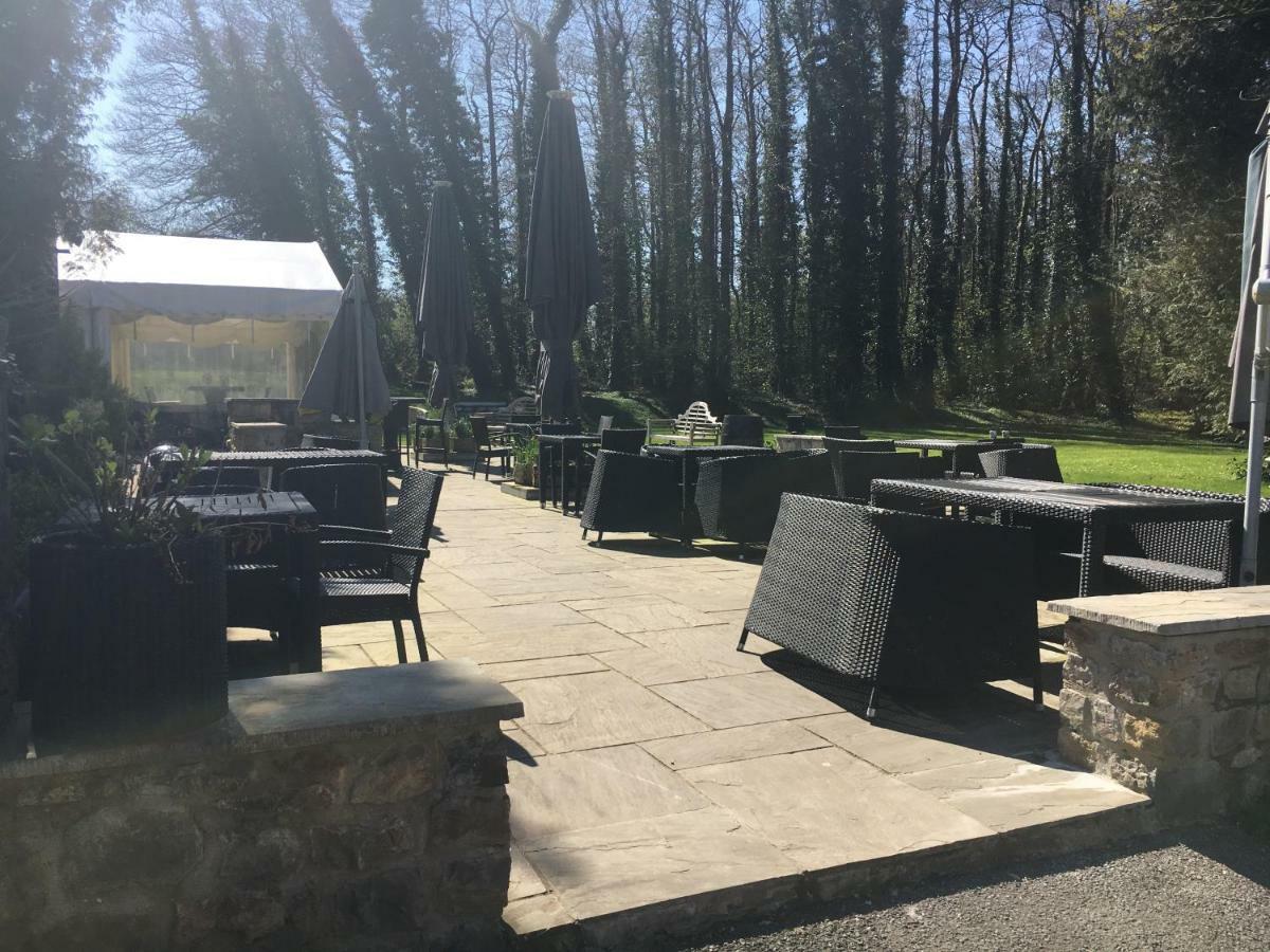 Pencoed House Estate Guest House Кардиф Екстериор снимка