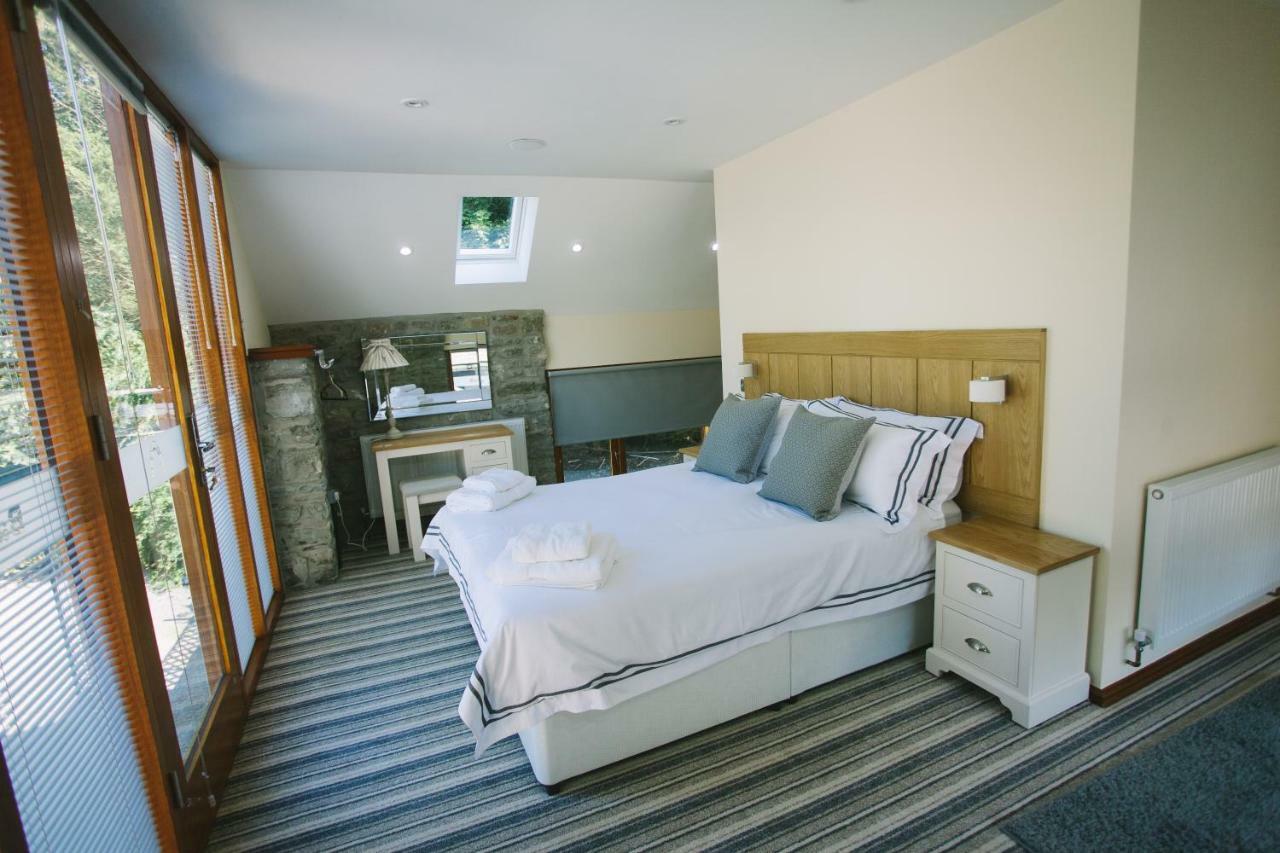 Pencoed House Estate Guest House Кардиф Екстериор снимка