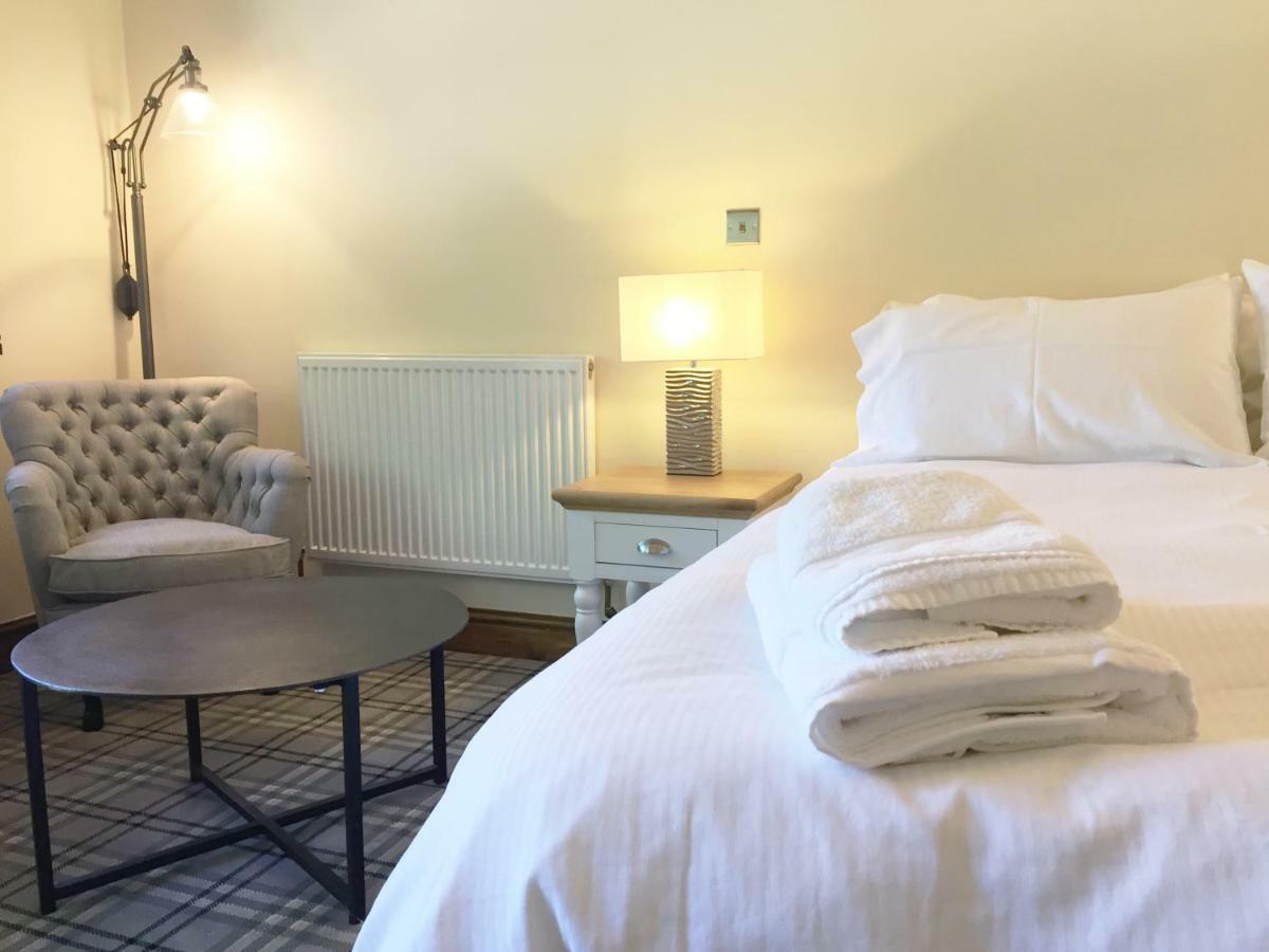 Pencoed House Estate Guest House Кардиф Екстериор снимка